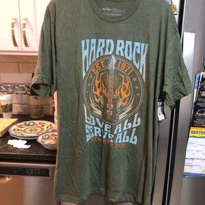 Hardrock “love all serve all” T Shirt unisex XL - Atlantic City NWT